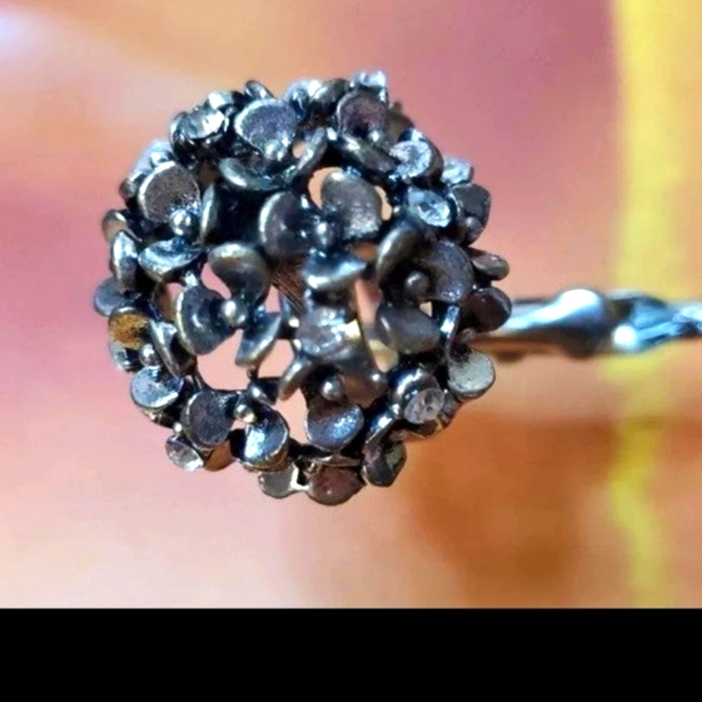 Elegant Floral Ring